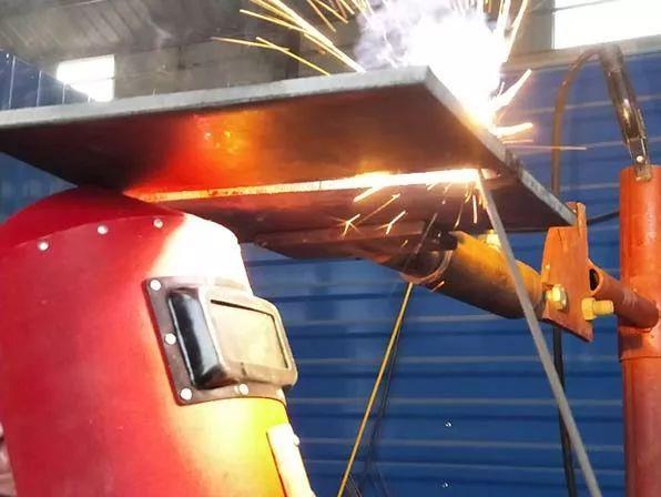 东莞焊工培训-电焊工培训机构-焊工证去哪里考？